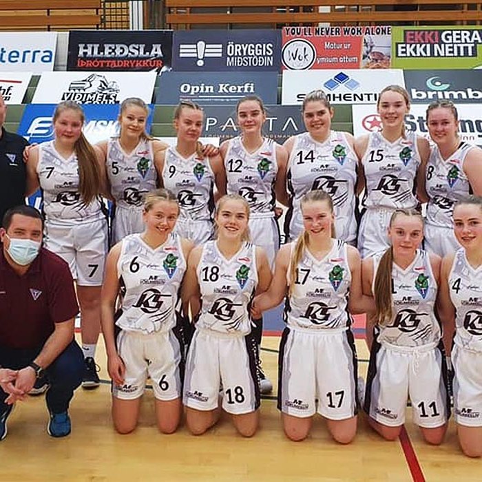 Lið Tindastóls að loknum fyrsta leik ársins. Þær hafa örugglega ekki verið svona brosmildar að leik loknum í gær. MYND AF FB-SÍÐU TINDASTÓLS