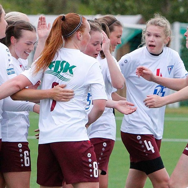 Stólastúlkur fagna marki í fyrri leik liðanna í sumar. MYND: ÓAB