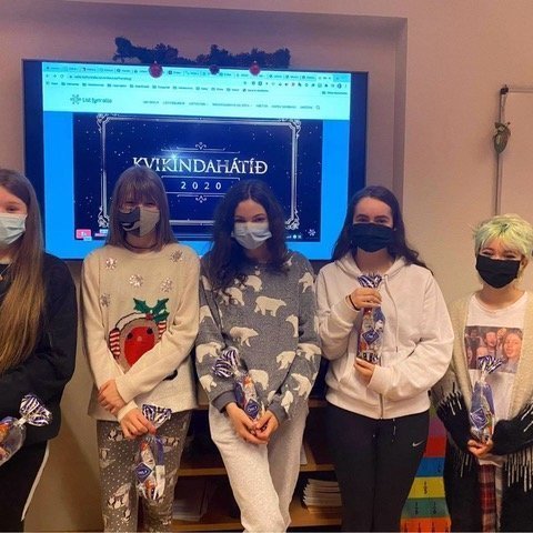 Stúlkurnar sigursælu. Mynd:hofdaskoli.is