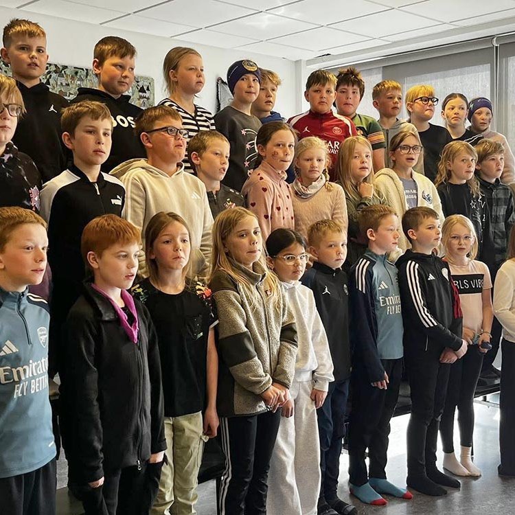 Nemendur sungu fyrir gestina. MYNDIR FRÁ ÁRSKÓLA