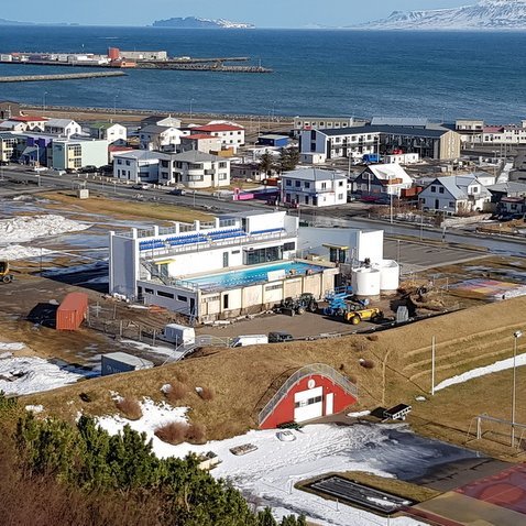 Framkvæmdir hafnar við uppbyggingu annars áfanga Sundlaugar Sauðárkróks. Mynd tekin 11. mars 2022. /PF.