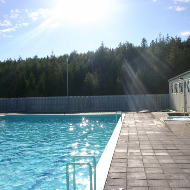 Mynd af sundlaugar.is frá sundlauginni í Varmahlíð.