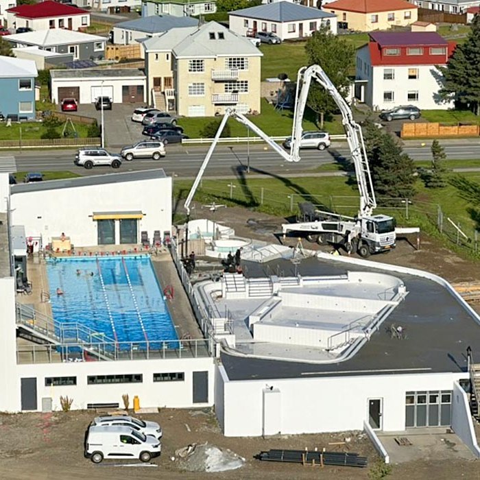 Séð yfir sundlaugina á Sauðárkróki síðasta haust. MYND: ÓAB