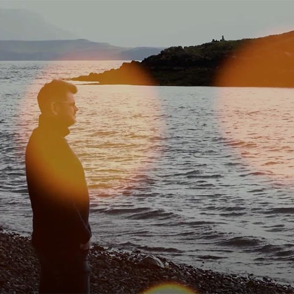 Sveinn Arnar Sæmundsson, höfundur lagsins Lítið ljós. SKJÁSKOT ÚR MYNDBANDI