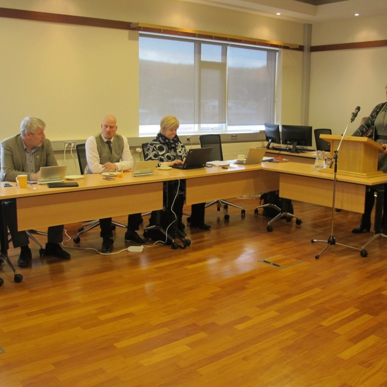 Fyrsti fundur sveitarstjórnar í nýjum fundarsal. Mynd/skagafjordur.is