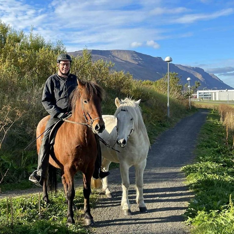 Svenni Siffa, hestarnir, kaupfélagið og Tindastóll. MYND: HELGA RÓSA