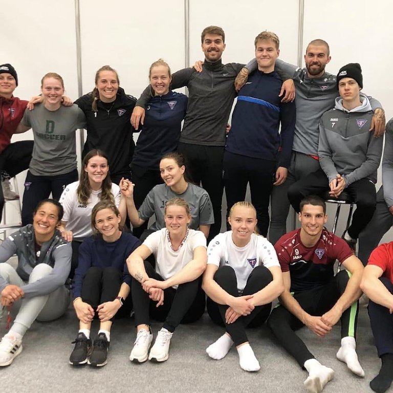 „Ekki mikið mál að setja upp eina sýningu með góðri hjálp! Takk fyrir meistaraflokkar Tindastóls í knattspyrnu,“ segir á Facebook-síðu Skagafjarðar. MYND AF FB