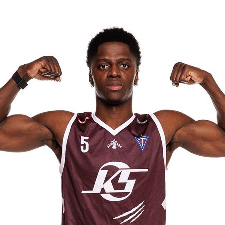 Taiwo var gríðarsterkum í leiknum í gær. MYND: DAVÍÐ MÁR