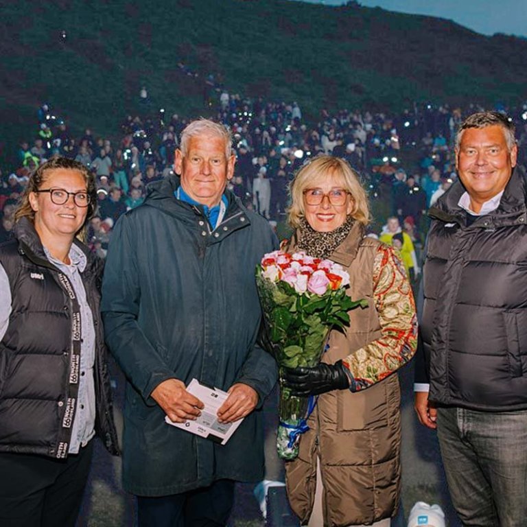 Á myndinni hér að ofan má sjá Auði Ingu Þorsteinsdóttur, framkvæmdastjóra UMFÍ, ásamt Ómari, Maríu og Jóhanni Steinari með mótsgesti í bakgrunni. Jón Gautur Hannesson tók myndina fyrir UMFÍ.