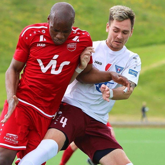 Tanner Sica í baráttunni gegn liðsmanni Sindra á dögunum. Kappinn kom til landsins í lok júní og hefur skilað sínu með glæsibrag. MYND: ÓAB