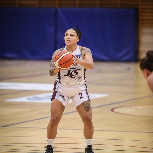 Tess á vítalínunni í æfingaleik Tindastóls við Skallagrím. MYND: Hjalti Árna