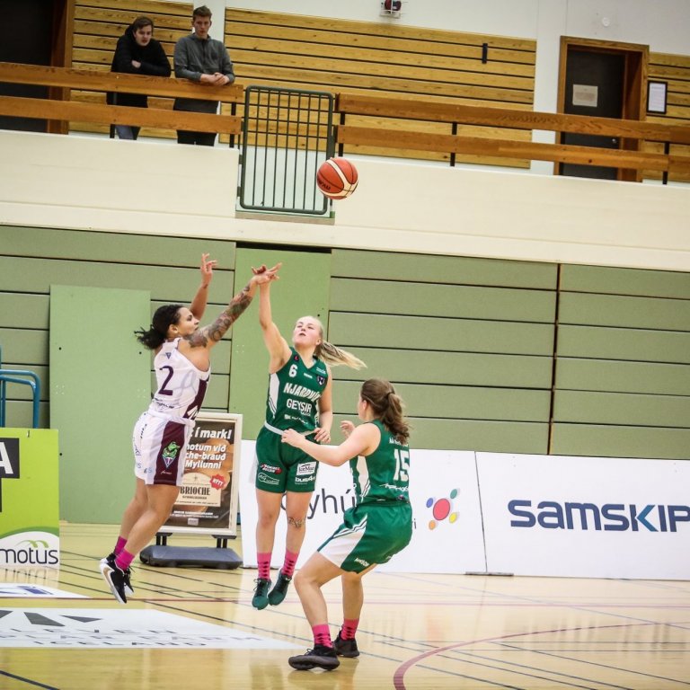 Tess í stökkskoti á móti Njarðvík. Mynd: Hjalti Árna