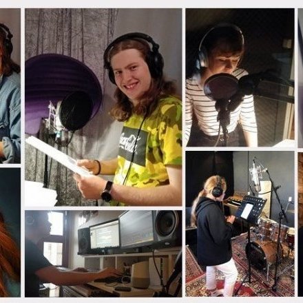 Upptökur og þátttakendur í útvarpsleikhúsinu. Mynd af Draumaleikhusid.is.