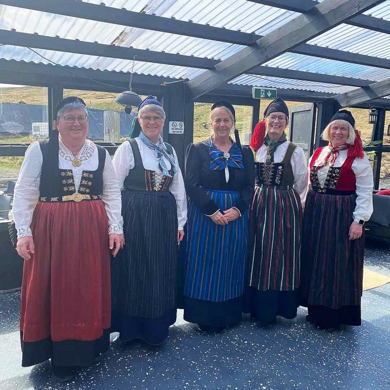 Undirbúningsnefnd hátíðarinnar á fyrsta fundi á Hraunsnefi í Borgarfirði. MYND AÐSEND