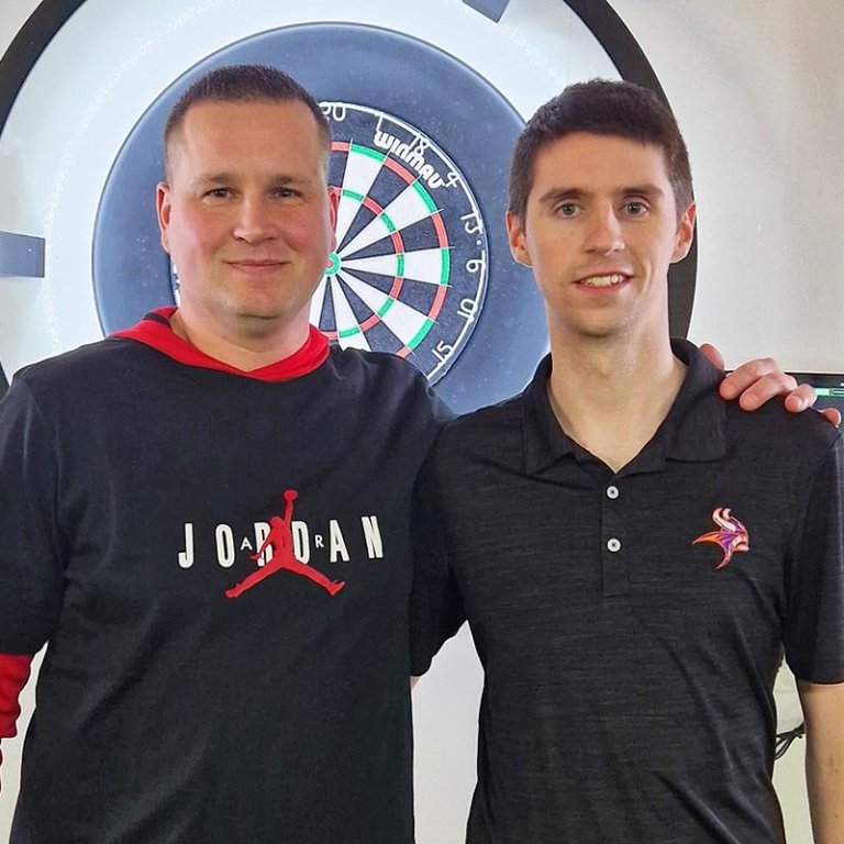 Þórður Ingi og Arnar Geir spiluðu til úrslita í mótinu í gærkvöldi. MYND AF FB-SÍÐU PÍLUKASTFÉLAGS SKAGAFJARÐAR