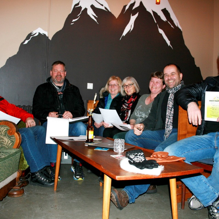 Þorrablótsnefndin á fullu.