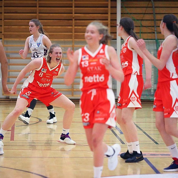 Þórsarar fagna sigri í Síkinu. MYND: HJALTI ÁRNA