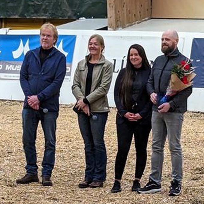 Þorsteinn tekur við verðlaunum sem reiðkennari ársins. MYND AF SÍÐU HÁSKÓLANS Á HÓLUM