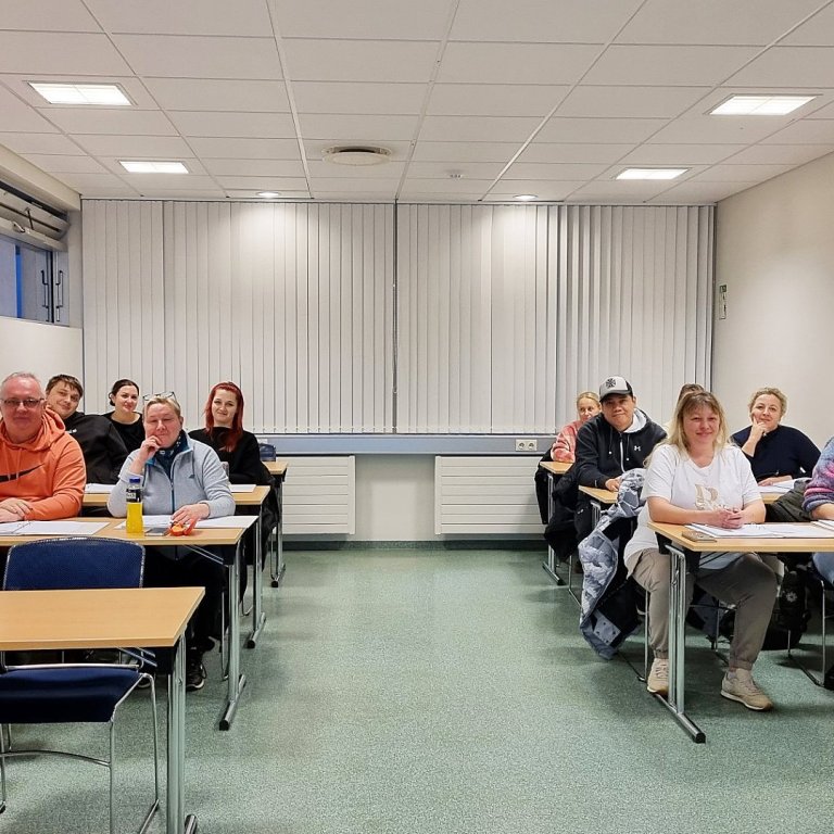 Hluti erlendra starfsmanna FISK Seafood á íslenskunámskeiði í Farskólanum. MYND HALLDÓR.