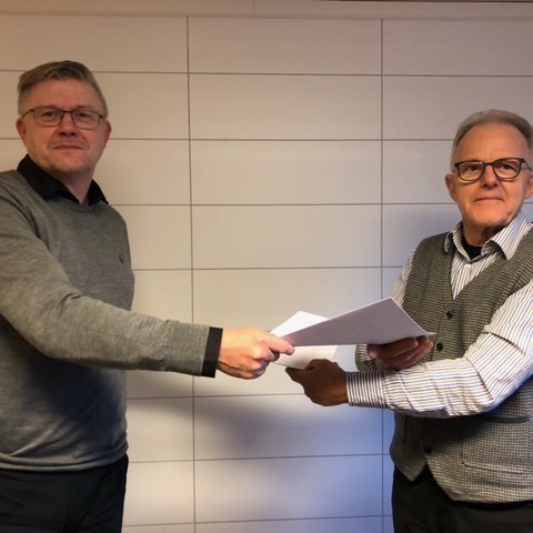 Á myndinni eru Sigurjón Rúnar Rafnsson og Jóhannes Torfason. MYND: AÐSEND