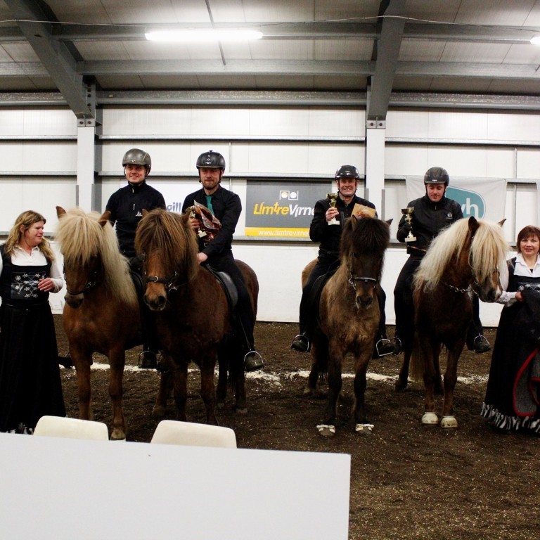 Frá verðlaunaafhendingu í Karlatölti Norðurlands á laugardaginn. Mynd: thytur.123.is