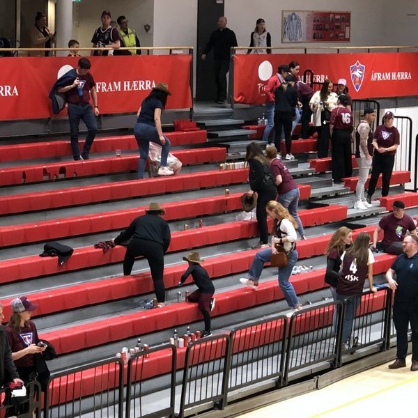 Tiltekt í Stólastúkunni á Hlíðarenda sl. laugardag. Mynd stolið af Facebook-síðu Þorgríms Þráinssonar.