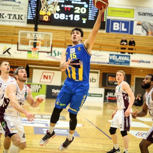 Hinn spánski Ivan Aurrecoechea Alcolado í liði Grindavíkur var öflugur í leik gærkvöldsins og setii niður 25 stig og hirti 15 fráköst. Mynd: Hjalti Árna.