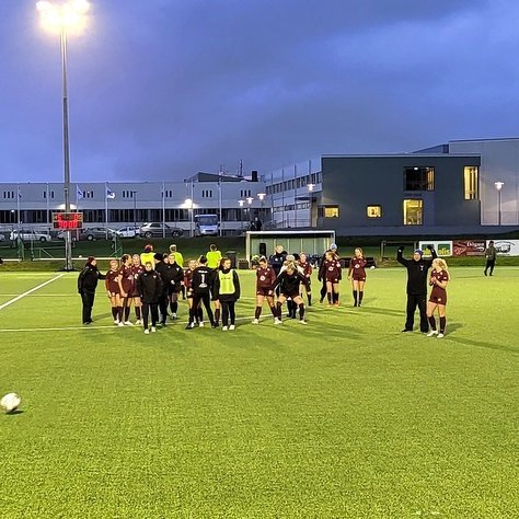 Ánægðar Stólastúlkur eftir sigur í gærkvöldi. Mynd: PF.