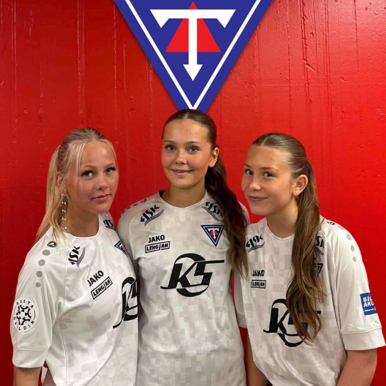 Þessar léku sinn fyrsta leik fyrir liðið Frá vinstri: Árdís Líf Eiðsdóttir, Dagmar Helga Helgadóttir og Tinna Sól Kjartansdóttir MYND AF SÍÐU KNATTSPYRNUDEILDAR TINDASTÓLS