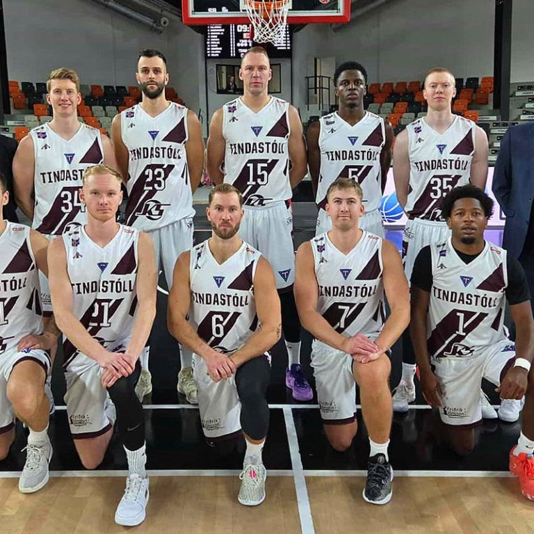 Lið Tindastóls á fjölum Gopass Arena í Bratislava fyrir leik. Myndir frá því fyrir leik má sjá hér neðst í fréttinni. MYNDIR: RÚNAR BIRGIR