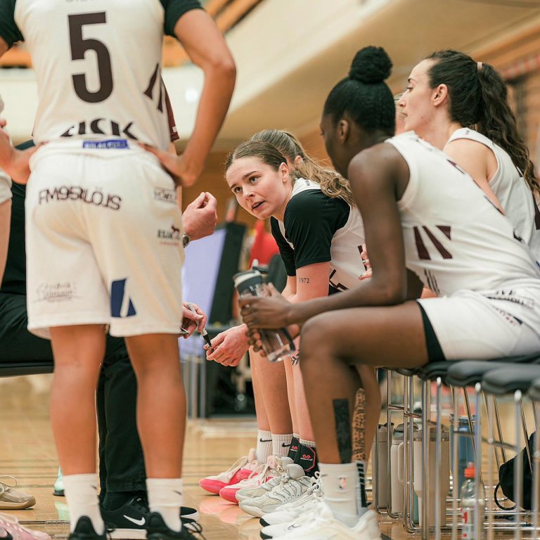 Framlágar Stólastúlkur. Nú er bara að rífa sig upp og brjóstkassann út. Áfram Tindastóll! MYND: SIGURÐUR INGI