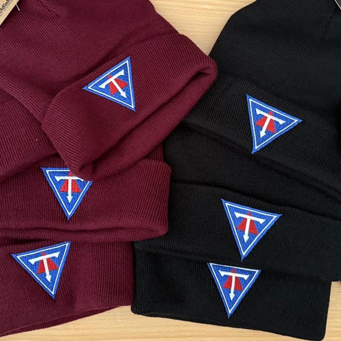 Er ekki bara best að fá sér Tindastólshúfu? Stelpurnar eru að safna fyrir æfingaferð til Spánar. MYND AF FACEBOOK