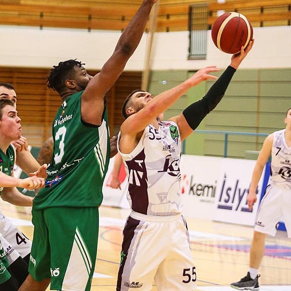 Tomsick í leik gegn Njarðvíkingum á dögunum. Kappinn gerði fimm síðustu stigin í framlengingunni í gær en ekki eru þó allir sáttir við spilamennsku hans. MYND: HJALTI ÁRNA