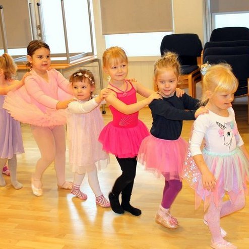 Ungir jassballettnemendur Tónadans. Mynd af Facebooksíðu skólans.