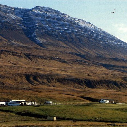 Miðsitja 20. október 2006. Neðri stallurinn heitir Björg Árgilshjallin miðhlíðis. Mynd: Byggðasaga Skagafjarðar, IV bindi.