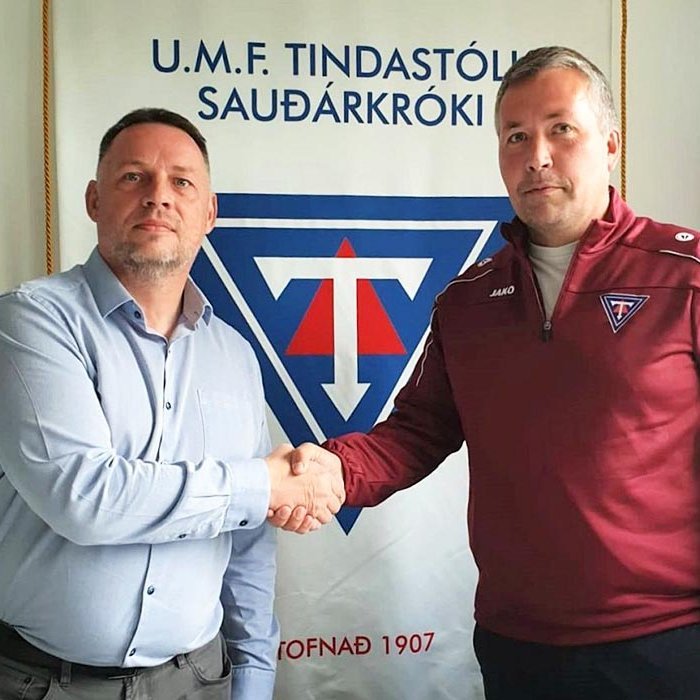 Jói Sigmars og Tóti við undirritunina. MYND: TINDASTÓLL.IS