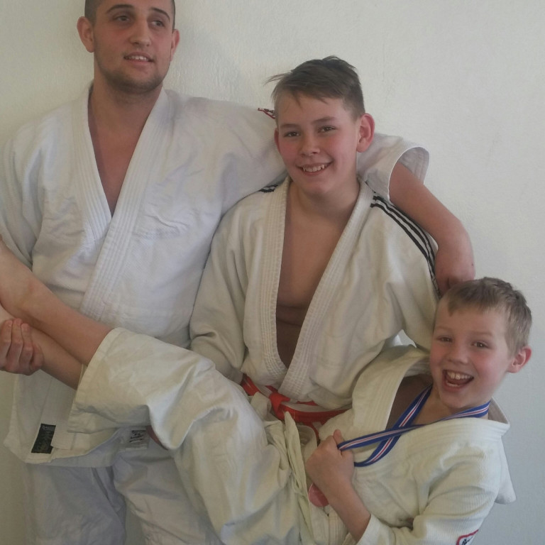 Frá vinstri: Tsvetan Tsvetanov Michevski, Viktor Darri Magnússon og Sveinn Kristinn Jóhannsson í láréttri stöðu. Mynd Einar Örn Hreinsson.