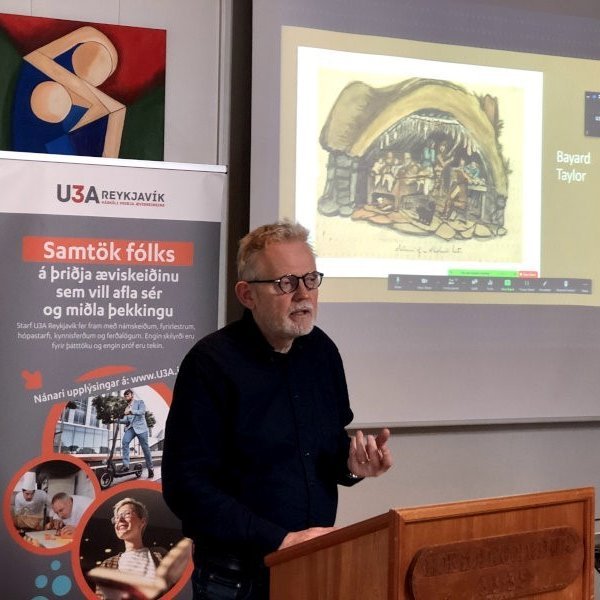 Á myndinni sést Sumarliði Ísleifsson, lektor við HÍ flytja fyrirlestur um bók sína Í fjarska norðursins.