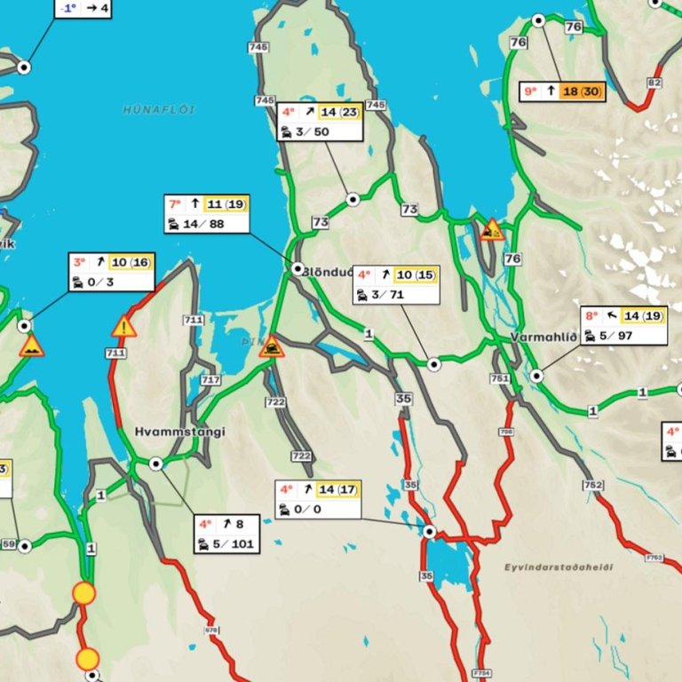 Skjáskot af umferðarkorti Vegagerðarinnar frá því kl. 10 í morgun. Örfáum andartökum síðar var búið að opna Holtavörðuheiðina. VEGAGERÐIN