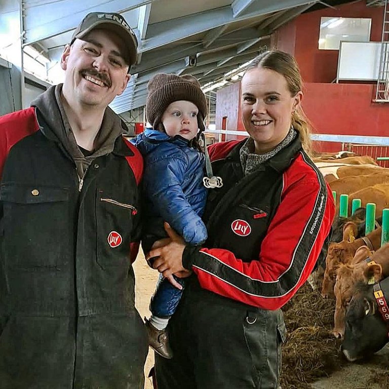 Ívar og Ingibjörg Ósk með Edvard. MYND AÐSEND