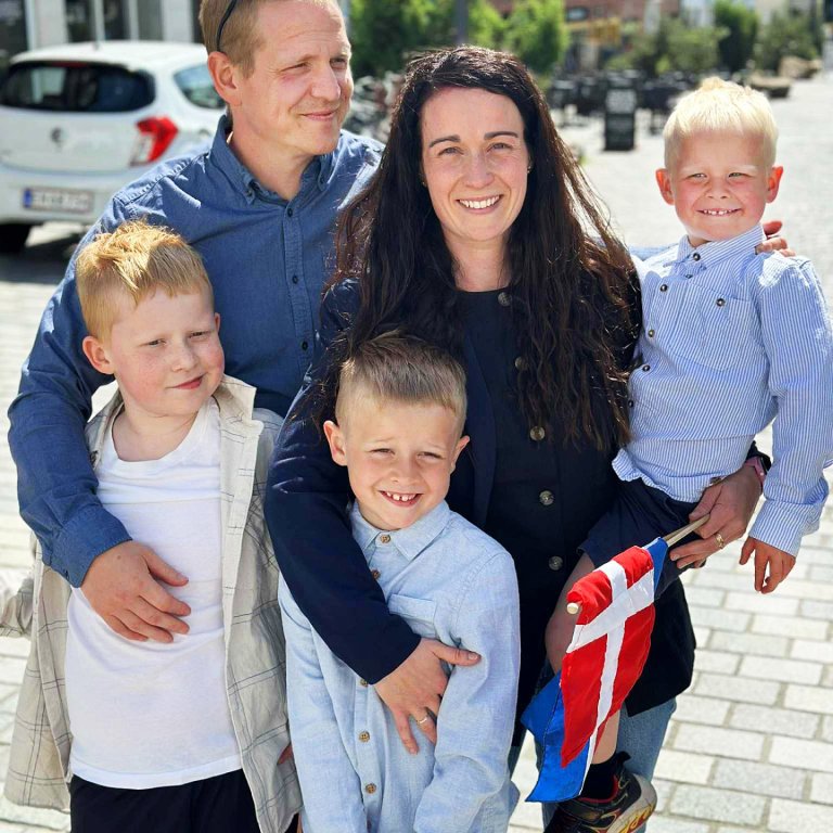 Fjölskyldan sæl, daginn sem Inga María kláraði síðasta prófið sitt í læknisfræði. MYND AÐSEND