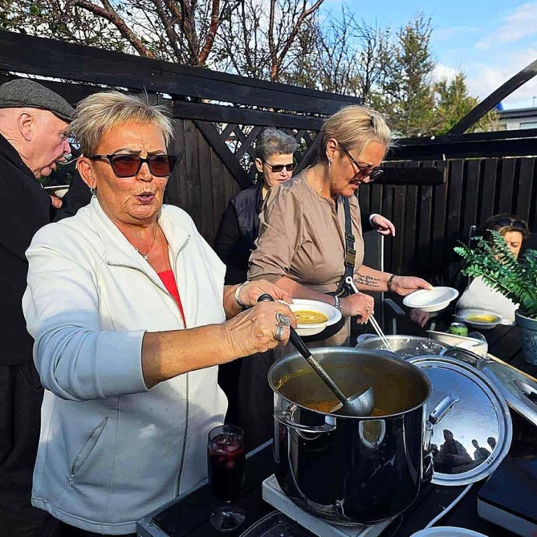 Það voru margir sem komu alls staðar við þar sem boðið var upp á súpu.. MYND: FANNEY BIRTA