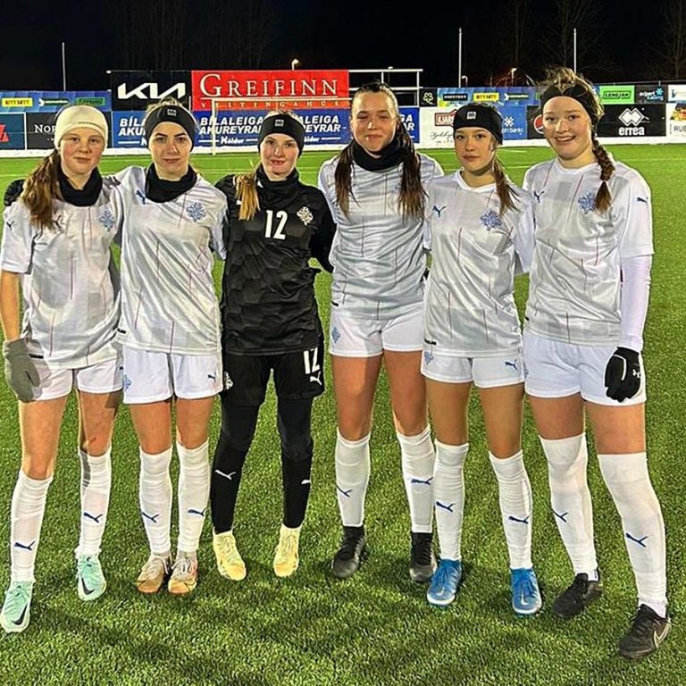 Myndin er tekin eftir leikinn, frá vinstri. Birgitta Rún Finnbogadóttir, Elísa Bríet Björnsdóttir, Sigríður H. Stefánsdóttir (Lilla), Elísabet Nótt Guðmundsdóttir, Katla Guðný Magnúsdóttir, Hulda Þórey Halldórsdóttir.  MYND AF FACEBOOK