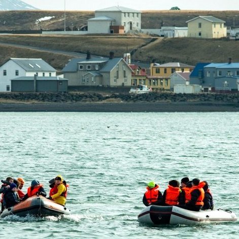 Félagar úr Björgunarfélaginu Blöndu buðu upp á stutta sjósiglingu við Blönduóshöfn. Mynd: Huni.is, ljósmyndari Róbert Daníel Jónsson.