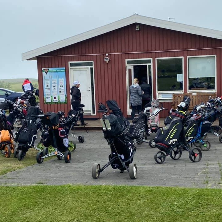 Frá fjölmennu vanur/óvanur móti hjá golfklúbbnum. Mynd: GSS