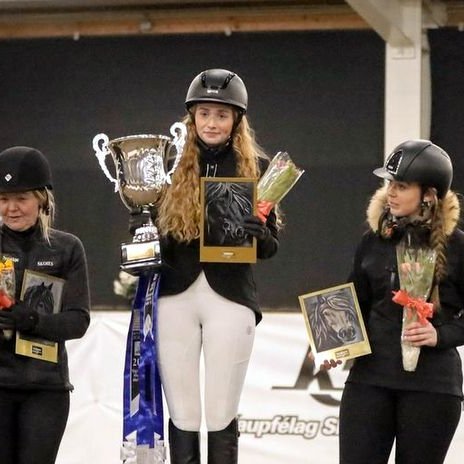 Það var kvenfólkið sem barðist um efstu sætin í einstaklingskeppninni í vetur en svo fór að Védís Huld Sigurðardóttir stóð uppi sem sigurvegari eftir keppnir tímabilsins, í öðru sæti var Mette Mannseth og í því þriðja Guðmunda Ellen Sigurðardóttir. Myndir af FB síðu deildarinnar.