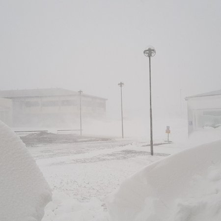 Svona var umhorfs við bæjardyr Feykis og Nýprents í morgun. Mynd: PF.