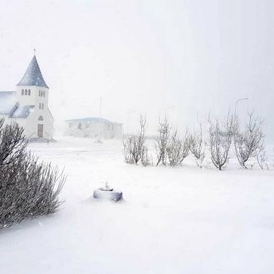 Reiknað er með að lægðin valdi norðan- og norðaustan stormi eða roki og blindhríð fyrir norðan og austan. Myndin er tekin á Hofsósi í dag. Mynd:FE