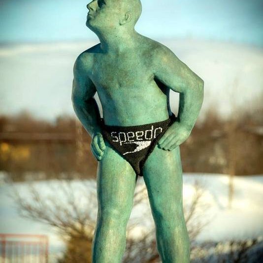 Veðurspámaðurinn á skýlunni góðu. Myndir: Róbert Daníel Jónsson.