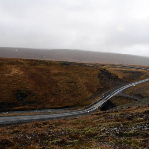 Um er að ræða breytta veglínu á um 700 metra kafla við bæinn Tjörn á Vatnsnesi. Mynd: Hunathing.is